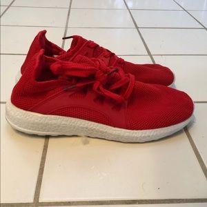 Women’s running shoe